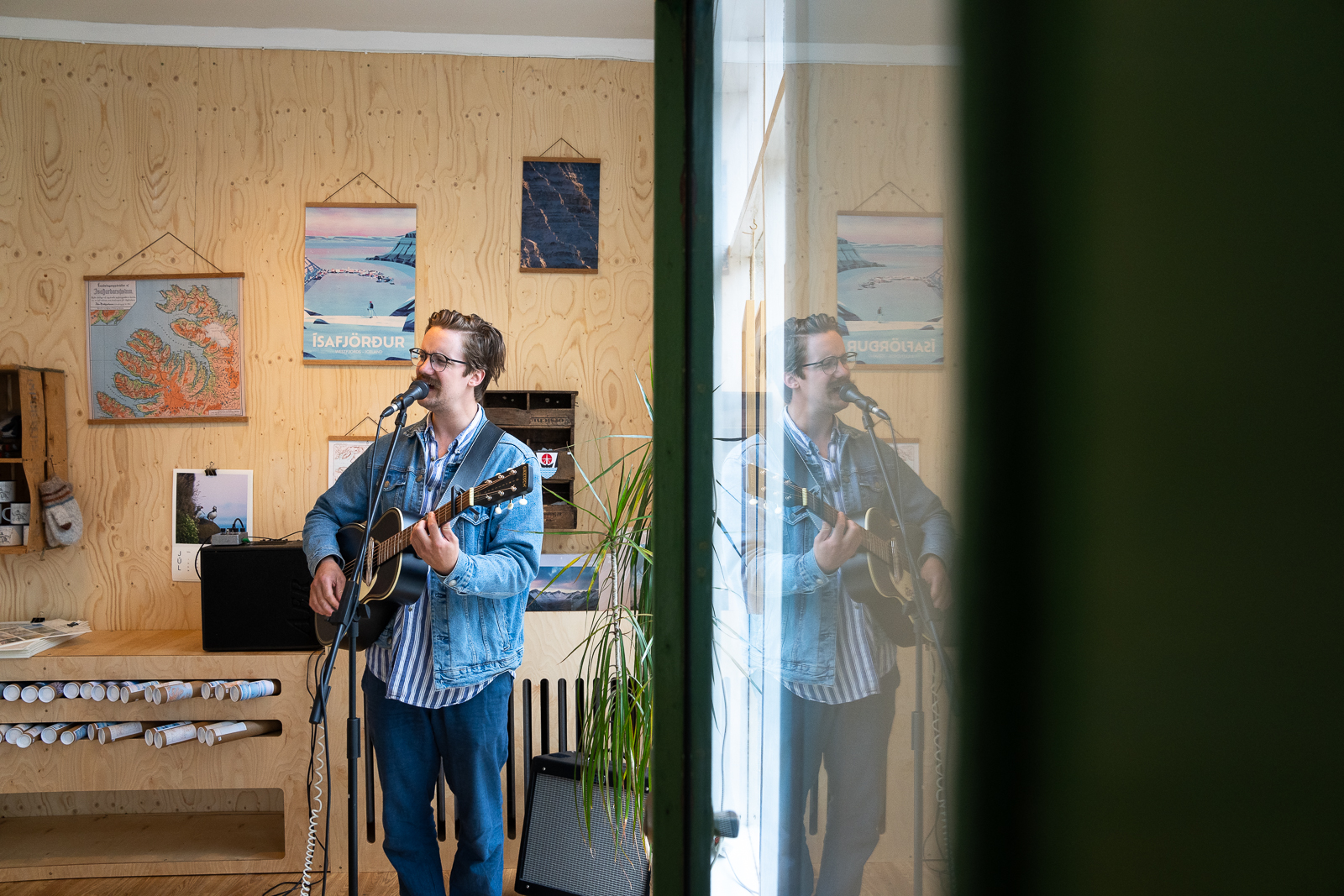 Gosi performs some live music. Photo by Hakur Sigurðsson